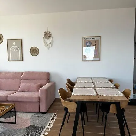 Evelyn Apartment