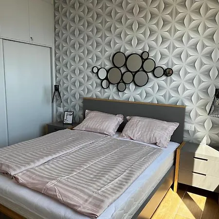 Evelyn Apartment