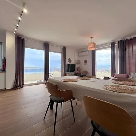 Evelyn Apartment
